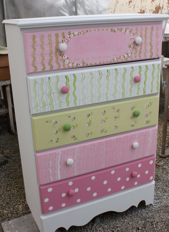 Nursery-Chest-Of-Drawers09