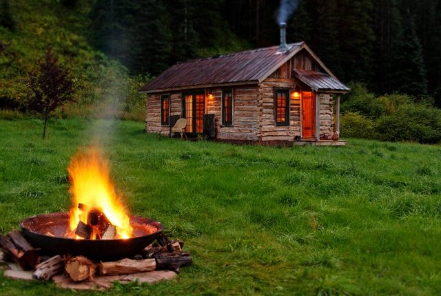 beautiful-small-cabins-in-the-middle-of-nowhere-14