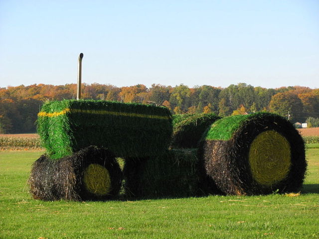 ideas-made-out-of-bales-of-hay-4