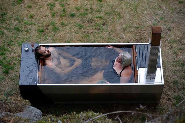 outdoor-wood-fired-soaking-hot-tub-3