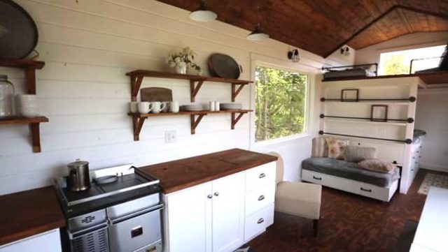 ana-white-quartz-tiny-house-3