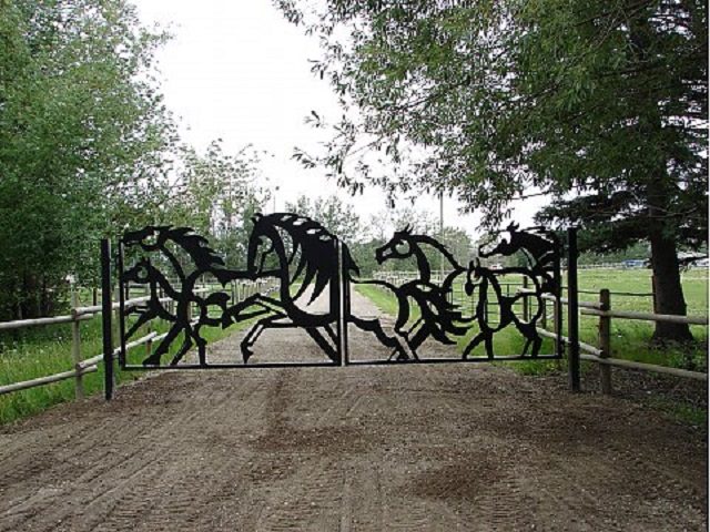 horse-themed-gate-designs-5