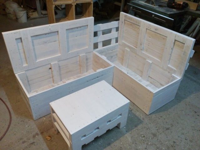pallet-sectional-sofa-2