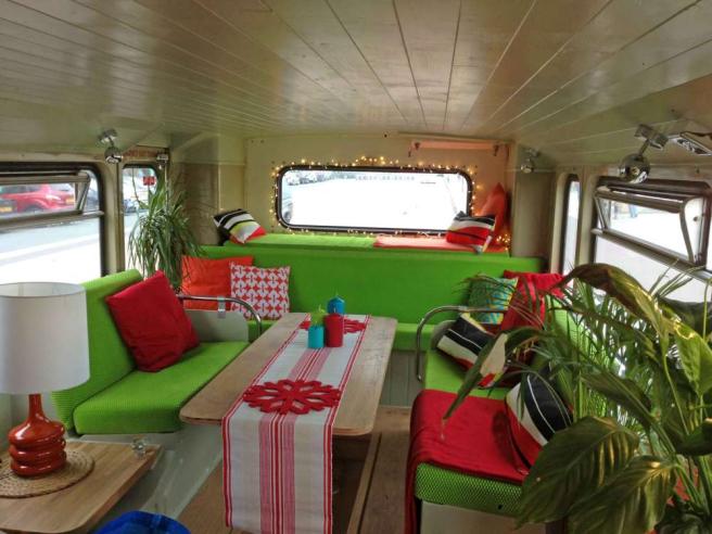 double-decker-transformed-into-a-mini-traveling-hotel-home-design