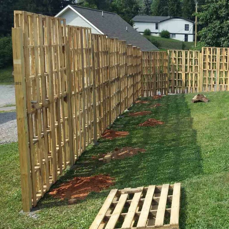 14 Wood Pallet Fence Ideas Anyone Can Build | Home Design, Garden ...