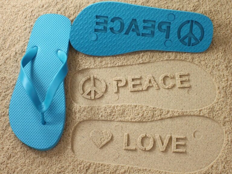 These FLIP FLOPS Leave Personalized Imprints In Sand With Every Step ...