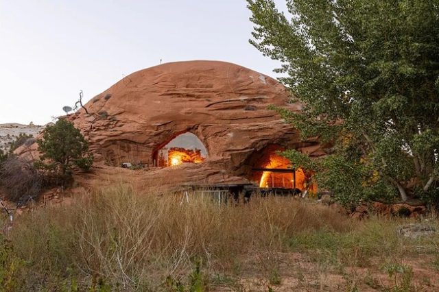 Man Builds Amazing Off-the-Grid Cave House in Utah Desert and Rents it Out on Airbnb