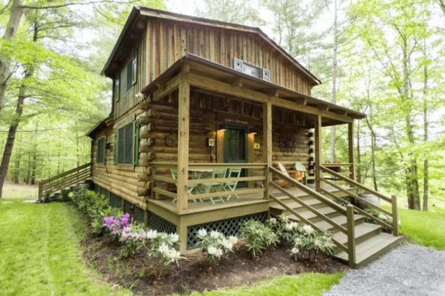 Fascinating Mountaintop Log Cabin in Virginia with Elegant Interior
