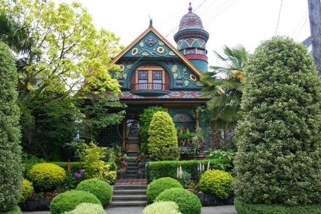 Colourful 1906 Coleman House in Seattle’s Queen Anne Neighbourhood is an Eclectic Delight
