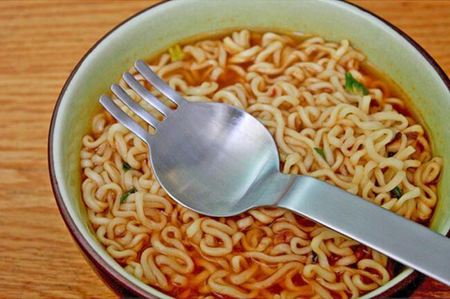 This Ramen Noodle Fork Spoon Combo Is Pure Genius | Home Design, Garden ...