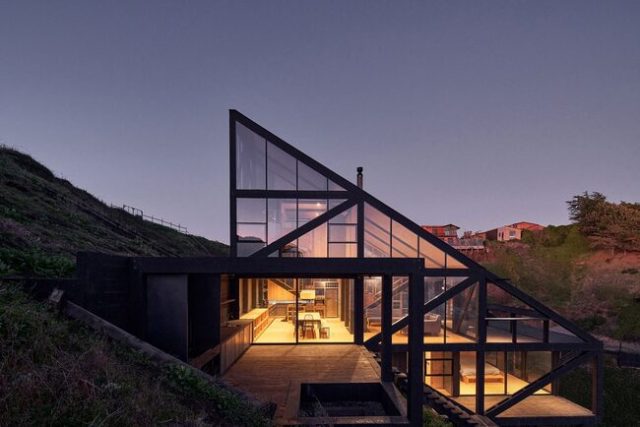 WMR Arquitectos Builds a Stunning Wood-Framed House Down a Chilean Cliffside