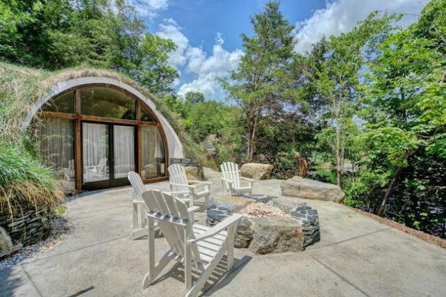 The Sassafras Dome Earth Home with Breathtaking Views is the Perfect Holiday Home