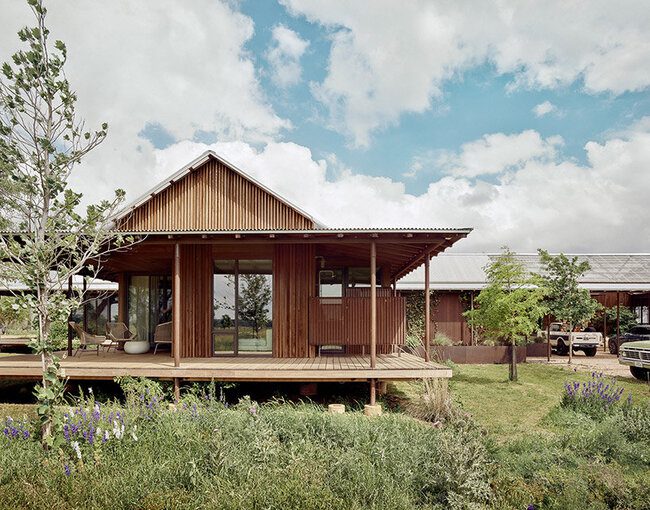 Roam Ranch: Baldridge Architects Designs Modern Home for Rural Texas ...